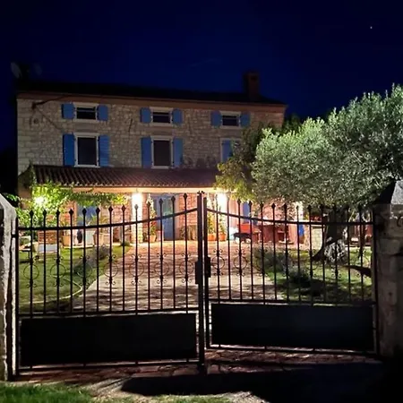 Cubani Bed & Breakfast 4*